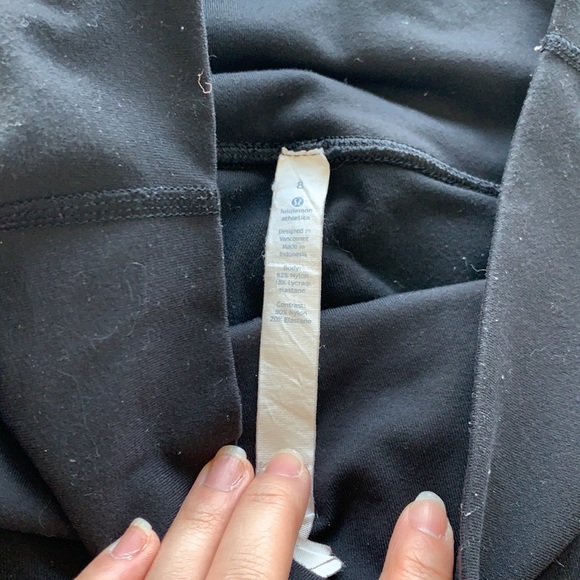 Lululemon leggings 23” in with mesh - Picture 4 of 8